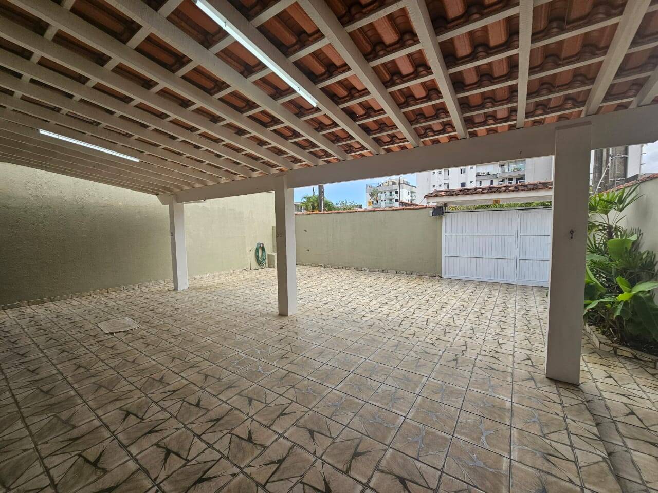 Casa à venda e aluguel com 4 quartos, 166m² - Foto 3